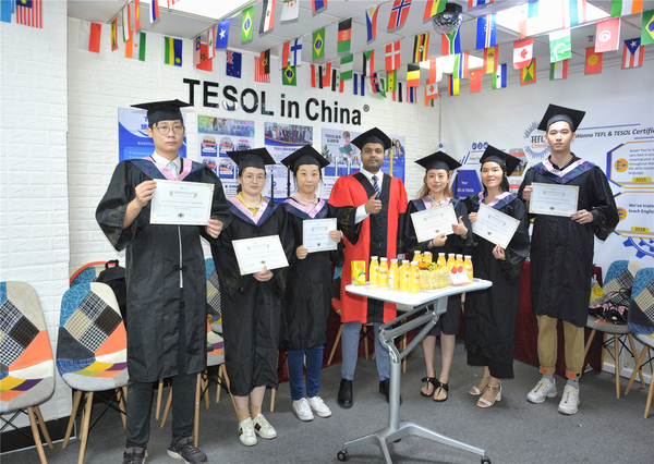 tesol6月12高级合影毕业 (6).JPG