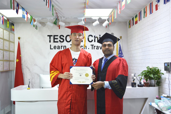 毕业证书合影 (21).JPG