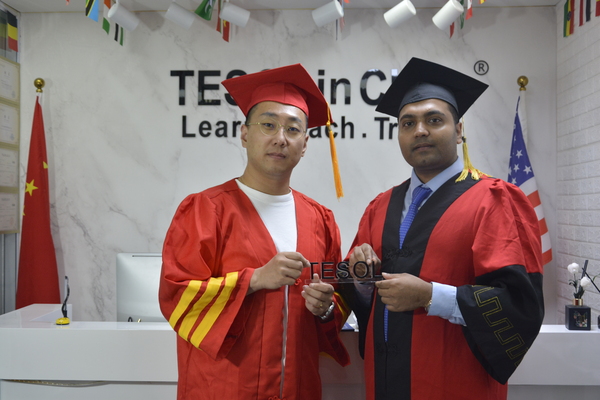 毕业证书合影 (9).JPG